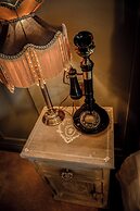 Le Petit Chateau & William de Percy