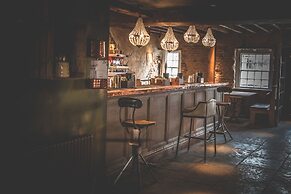 Le Petit Chateau & William de Percy