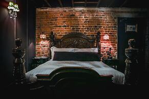 Le Petit Chateau & William de Percy