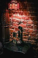 Le Petit Chateau & William de Percy