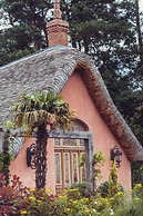 Le Petit Chateau & William de Percy