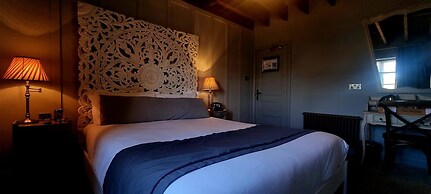 Le Petit Chateau & William de Percy