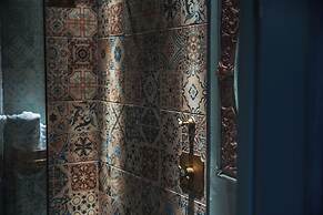 Le Petit Chateau & William de Percy