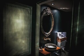 Le Petit Chateau & William de Percy