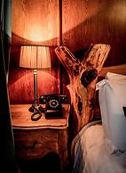 Le Petit Chateau & William de Percy