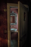 Le Petit Chateau & William de Percy