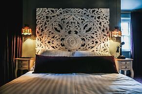 Le Petit Chateau & William de Percy