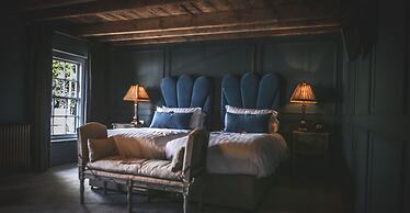 Le Petit Chateau & William de Percy