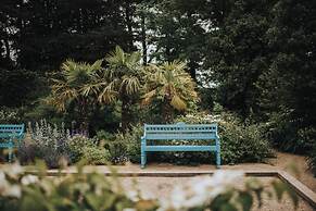 Le Petit Chateau & William de Percy