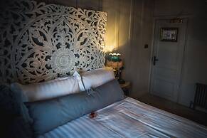 Le Petit Chateau & William de Percy