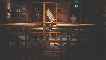 Le Petit Chateau & William de Percy