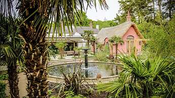 Le Petit Chateau & William de Percy