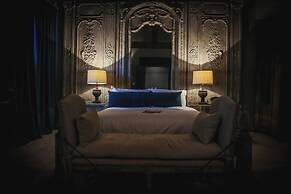 Le Petit Chateau & William de Percy