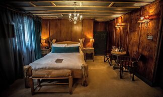 Le Petit Chateau & William de Percy