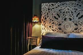 Le Petit Chateau & William de Percy