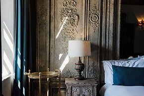 Le Petit Chateau & William de Percy