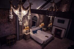 Le Petit Chateau & William de Percy