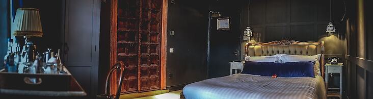 Le Petit Chateau & William de Percy