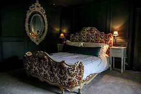 Le Petit Chateau & William de Percy