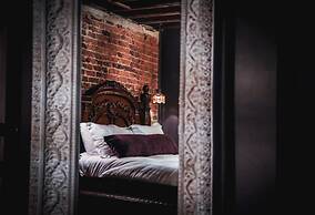 Le Petit Chateau & William de Percy