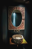 Le Petit Chateau & William de Percy