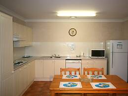 Lake Edge Holiday Units