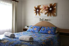 Lake Edge Holiday Units