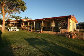 Lake Edge Holiday Units