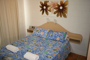 Lake Edge Holiday Units