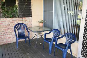 Lake Edge Holiday Units