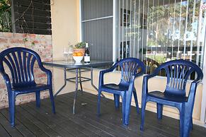 Lake Edge Holiday Units