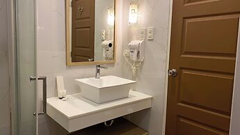 Queen Margarette Hotel - Downtown