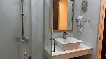 Queen Margarette Hotel - Downtown