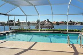 BE324 4 Bedroom Holiday Home by Marco Naples Vacation Homes