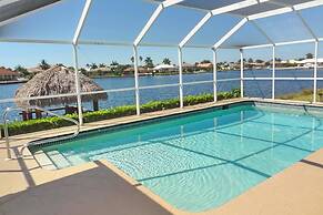 BE324 4 Bedroom Holiday Home by Marco Naples Vacation Homes