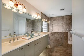 BE324 4 Bedroom Holiday Home by Marco Naples Vacation Homes