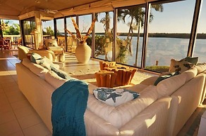 BRF1569 4 Bedroom Holiday Home by Marco Naples Vacation Homes