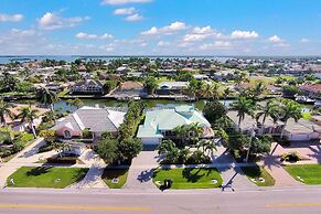 BRF335 3 Bedroom Holiday Home by Marco Naples Vacation Homes