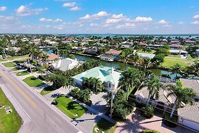 BRF335 3 Bedroom Holiday Home by Marco Naples Vacation Homes