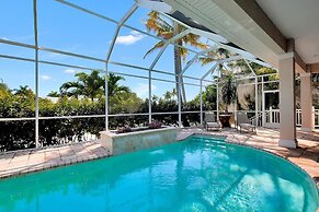 BRF335 3 Bedroom Holiday Home by Marco Naples Vacation Homes