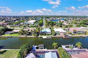 BRF335 3 Bedroom Holiday Home by Marco Naples Vacation Homes