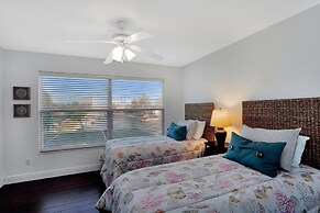 COPPER20 5 Bedroom Holiday Home by Marco Naples Vacation Homes