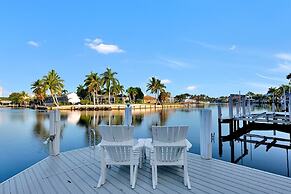 COPPER20 5 Bedroom Holiday Home by Marco Naples Vacation Homes