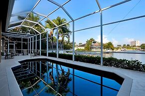 COPPER20 5 Bedroom Holiday Home by Marco Naples Vacation Homes