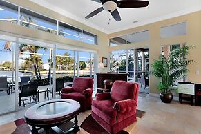 COPPER20 5 Bedroom Holiday Home by Marco Naples Vacation Homes