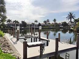 DOVE816 4 Bedroom Holiday Home by Marco Naples Vacation Homes