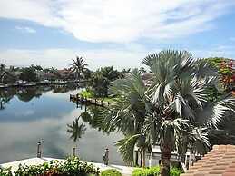 DOVE816 4 Bedroom Holiday Home by Marco Naples Vacation Homes