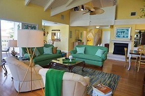 KEN407 5 Bedroom Holiday Home by Marco Naples Vacation Homes