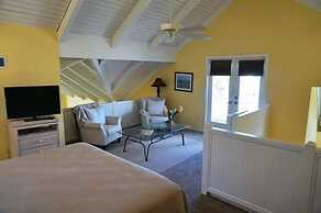 KEN407 5 Bedroom Holiday Home by Marco Naples Vacation Homes