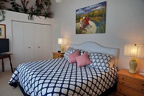 KEN407 5 Bedroom Holiday Home by Marco Naples Vacation Homes